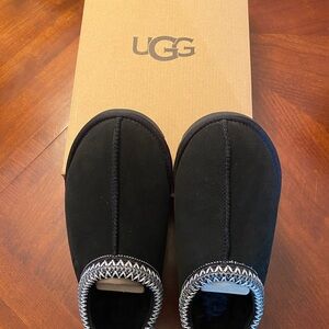 Women’s UGG Tasman Slippers.